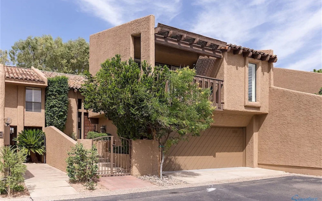 Camelback Mountain 2 BR by Casago