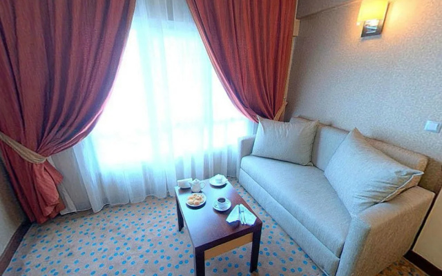Mom Hotel