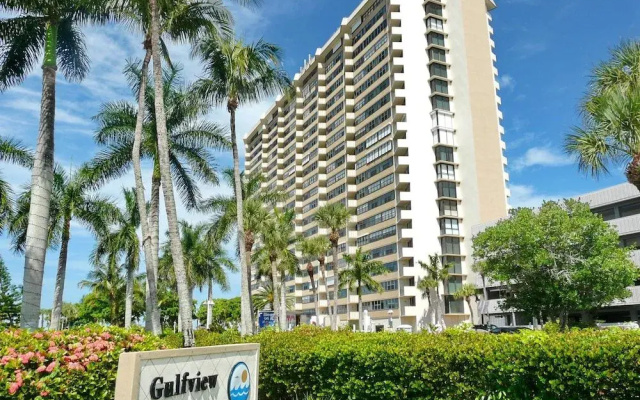 Beachfront Condo With Views of Beach and Spacious Pool