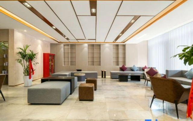 LAVANDE  Hotel (Hunchun Century Square Store)