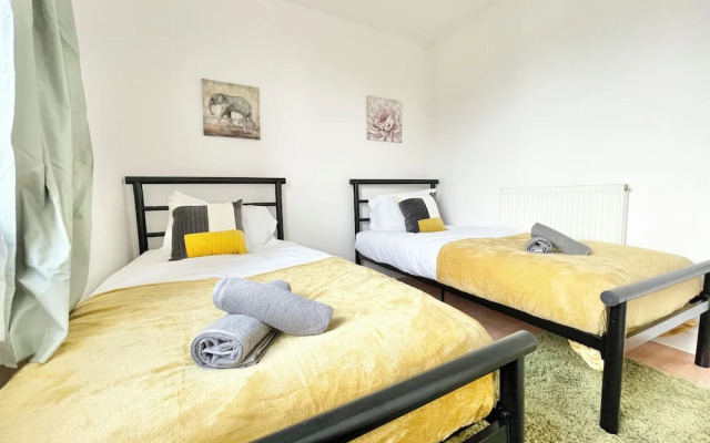 Apartment Sleeps 4 With Free Parking