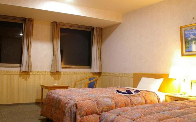 Riverside Hotel (Gojo)