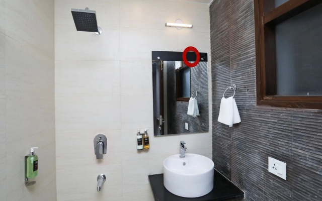Palam Vihar By OYO Rooms