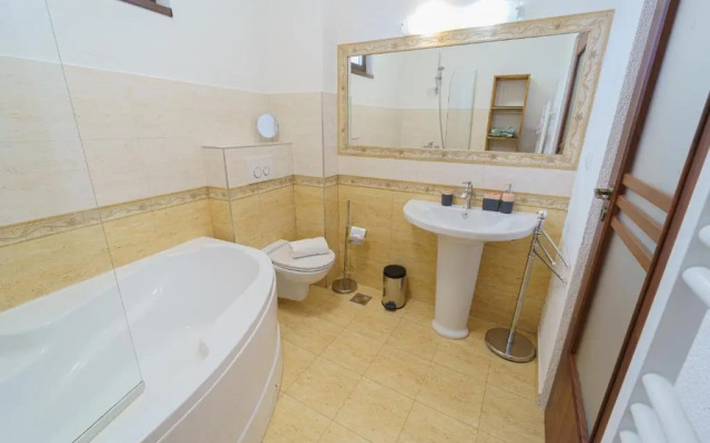 5* mansion in city center