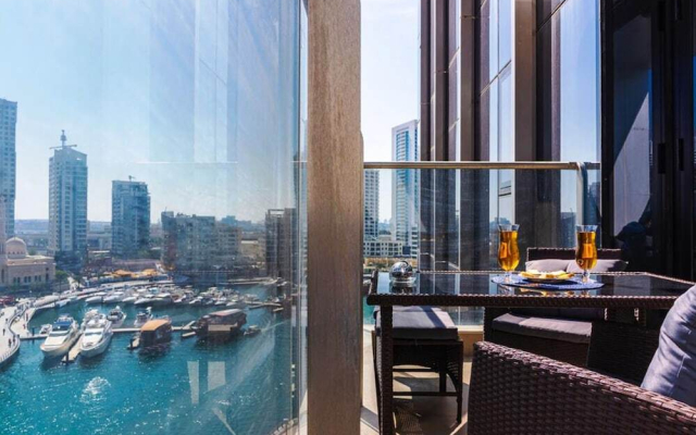 Gorgeous apartment with Marina view