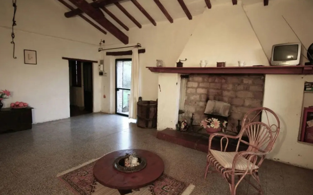 Rustic Cottage in Magione with Garden