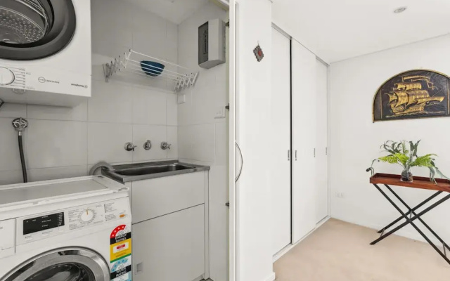 Stylish 1-bed in the Heart of Sydney's Inner West