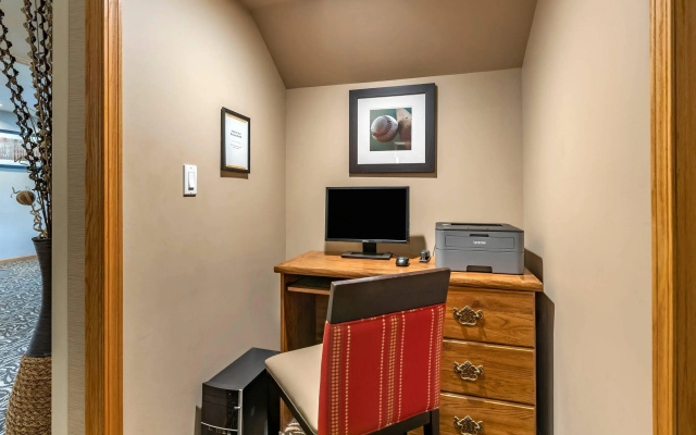 Comfort Inn Dyersville Near Field of Dreams