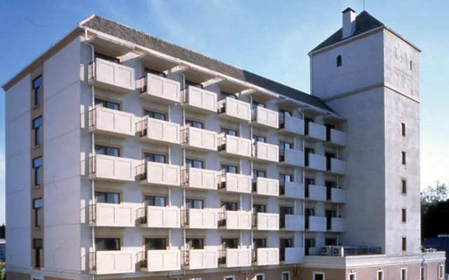 Season Inn Amigos