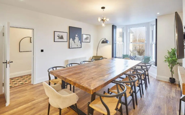 Host Stay Albion House