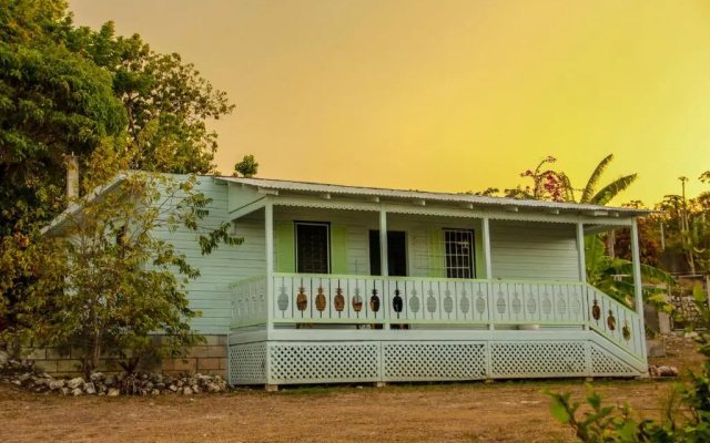 Sunshine Lodge- Your Home Away From Home
