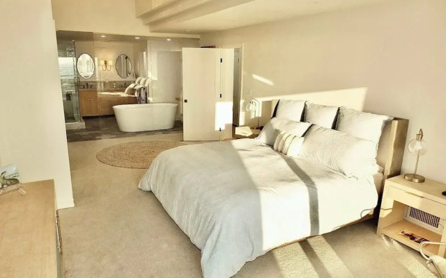 Beachfront Estate - LB Peninsula