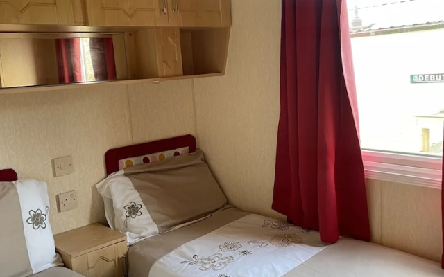 Immaculate 2-bed Static Caravan at Monrieth