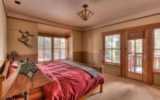 Luxury Northstar Palace w/ Hot Tub & Games