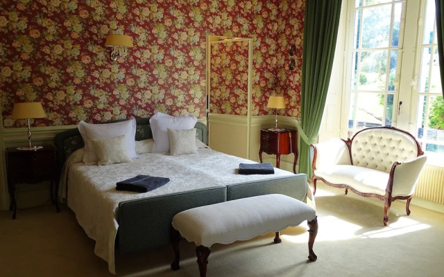 Vineyards and Valleys: A French Hide-in