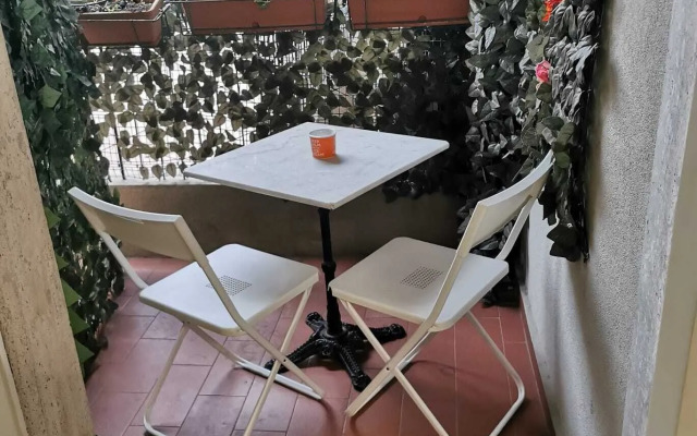 Double Room - Shared Bathroom 4 Min From the Center