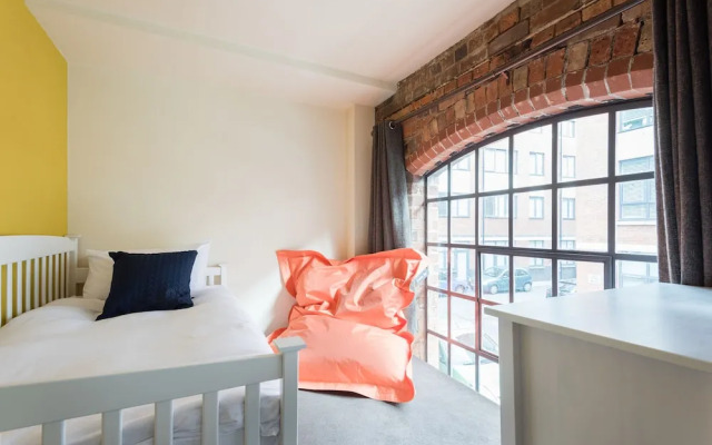 The Warehouse Loft - Trendy Converted Warehouse 3BDR