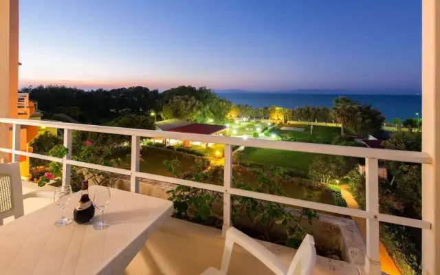 Bayside Hotel Katsaras