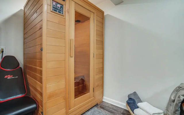 Chic Minneapolis Apt - 6 Blocks to Lake Nokomis!