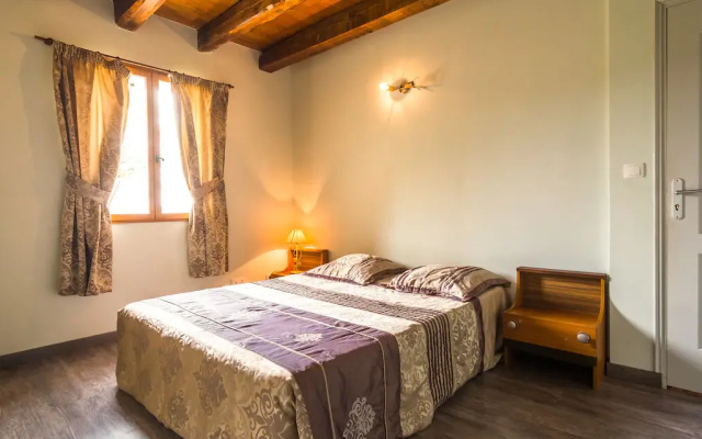 Quaint Holiday Home in Blanquefort-sur-Briolance with Private Pool