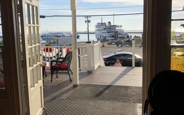Harborside Inn