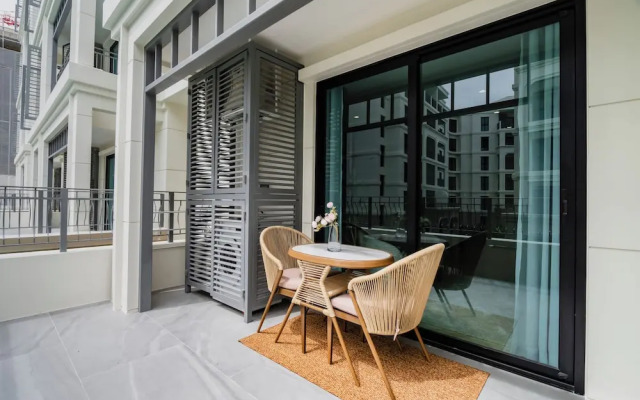 Charming balcony studio in Title Legend