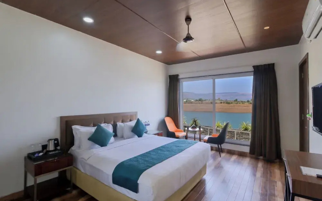 Elegant Waterfront Resort