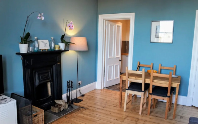 Modern Arthurs Seat Apartment