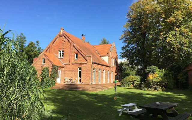 Spacious Apartment With Garden in Boisendorf