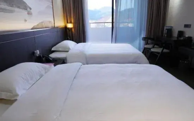 Longlin Folk Hotel