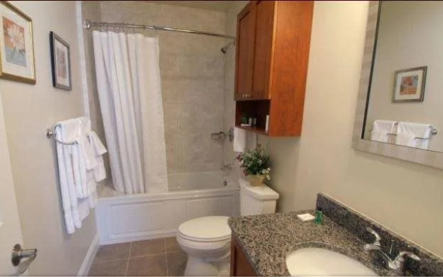 Crescent Suites Hotel