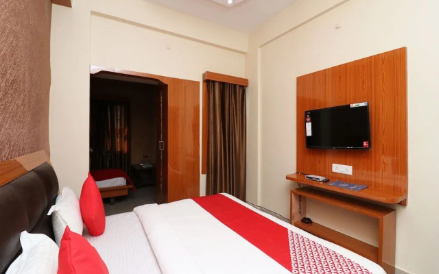 OYO 23341 Hotel Neena Palace
