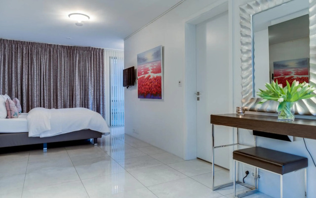 Black Pearl Luxury Apartments