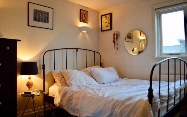 Апартаменты 2 Bedroom Apartment In Belsize Park комната для гостей