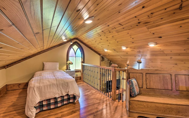 Clarkesville Ranch Cabin w/ Screened-in Porch!