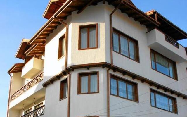 Korina Sky Hotel вид на фасад