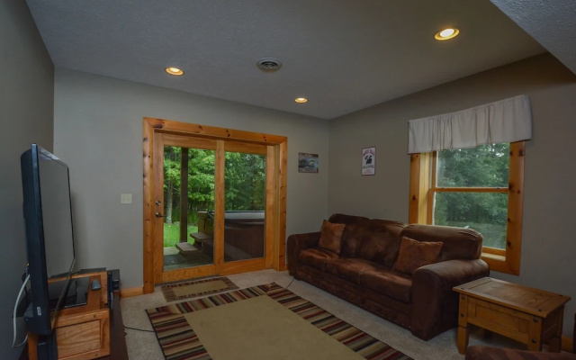 Lucky Bear Lodge 5 Bedroom House