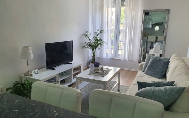 Happy Apartments