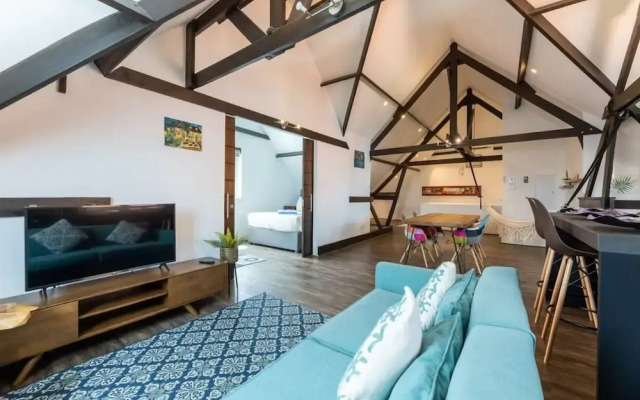 Charming Harbour Home at Historic Handelskade