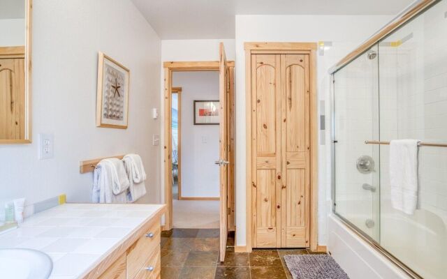Modern Manzanita Retreat