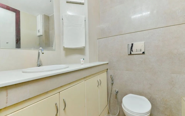 OYO 16663 Plaza Suites Hotel
