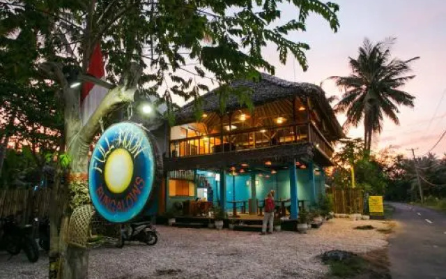 Full Moon Bungalows