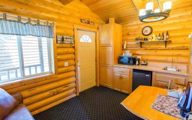 Cabin Creek Inn