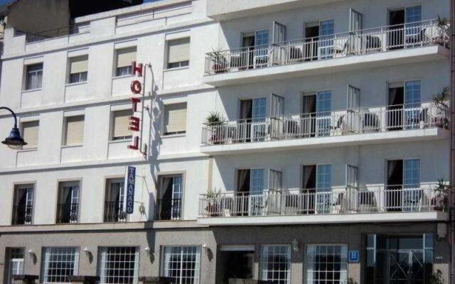 Hotel Via Norte Эль-Грове вид на фасад