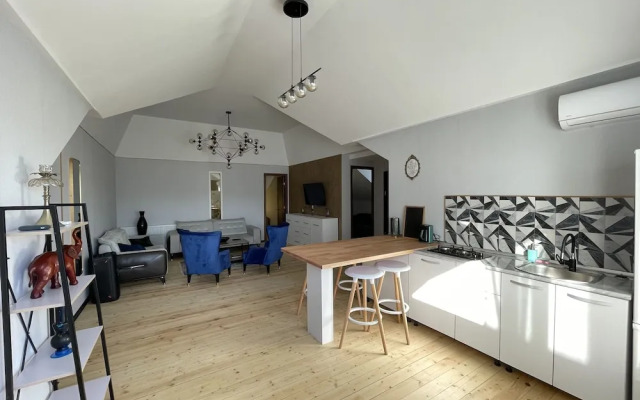 Grayhouse Elia Apartment