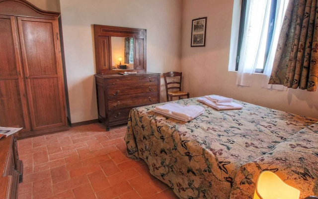 Spacious Tuscan Farmhouse