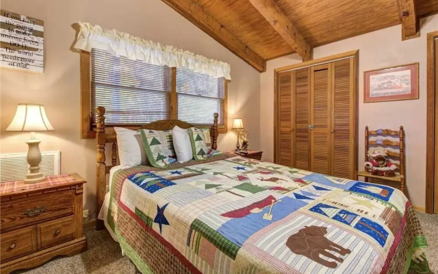 Moose Crossing - Three Bedroom Cabin