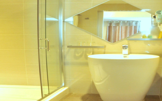 Ease Hotel