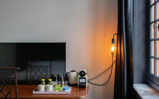 Htel Une Chambre en Ville
