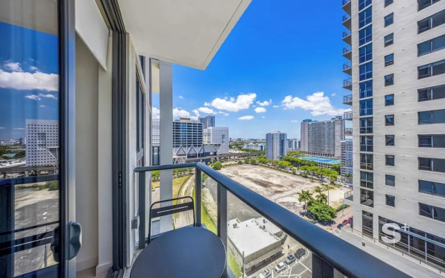 Skyline Views 1BR in - Rooftop pool